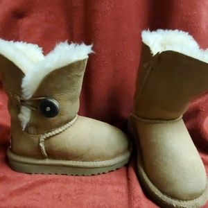 UGG Bailey Button Boots 8T